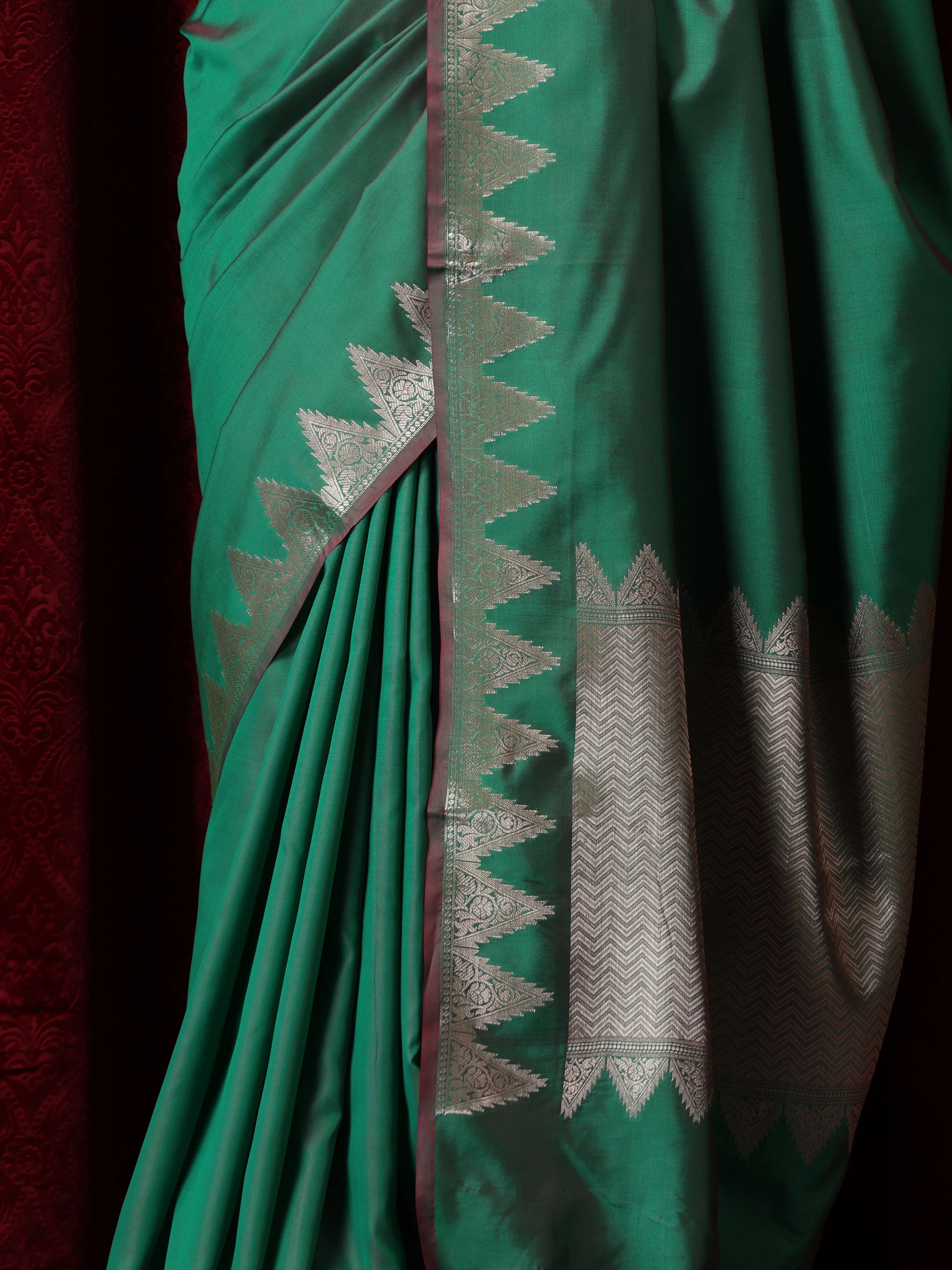 Banaras Green Temple Mul Mul Cotton Silk Saree with Blouse Fabric