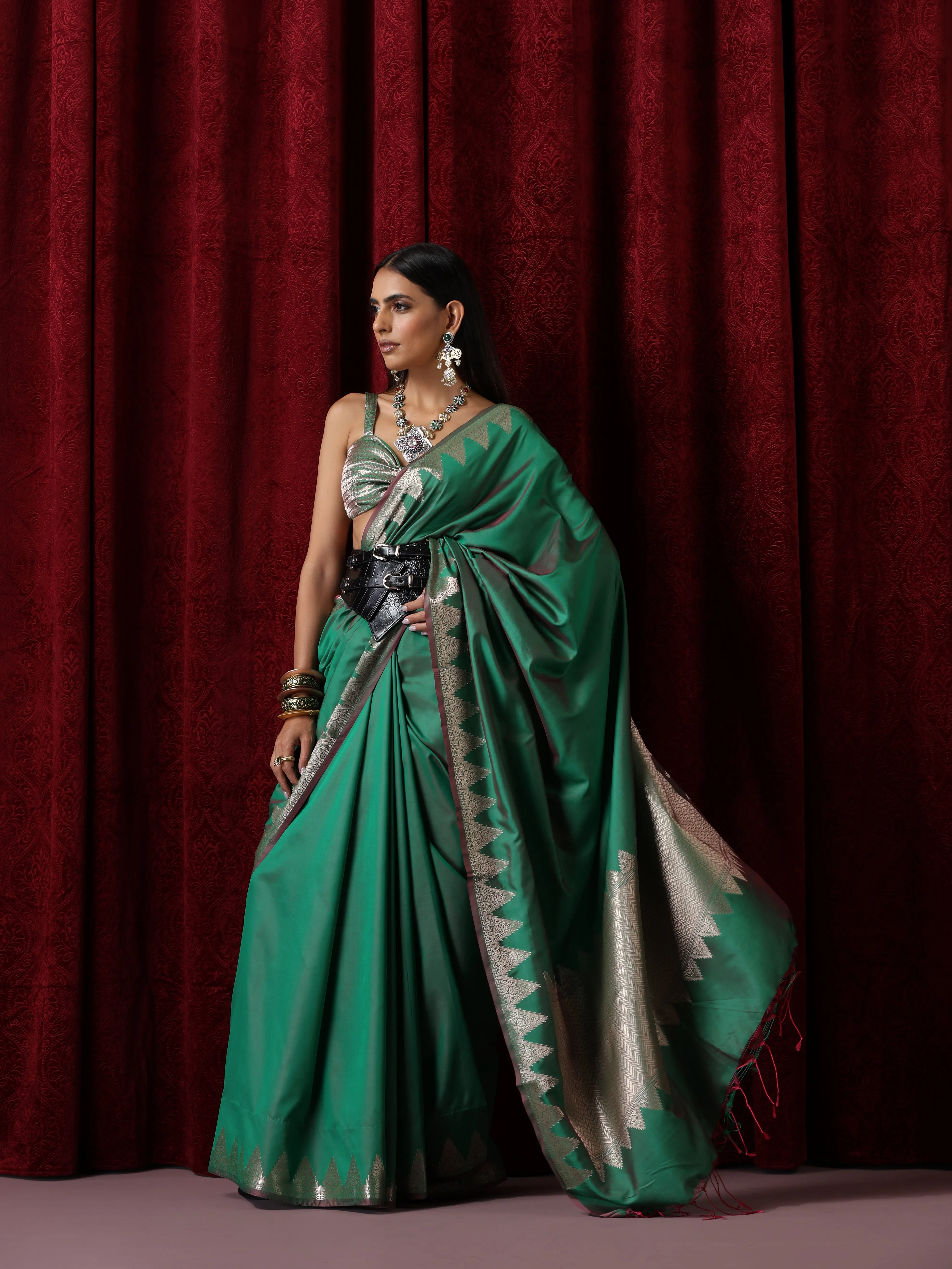 Banaras Green Temple Mul Mul Cotton Silk Saree with Blouse Fabric