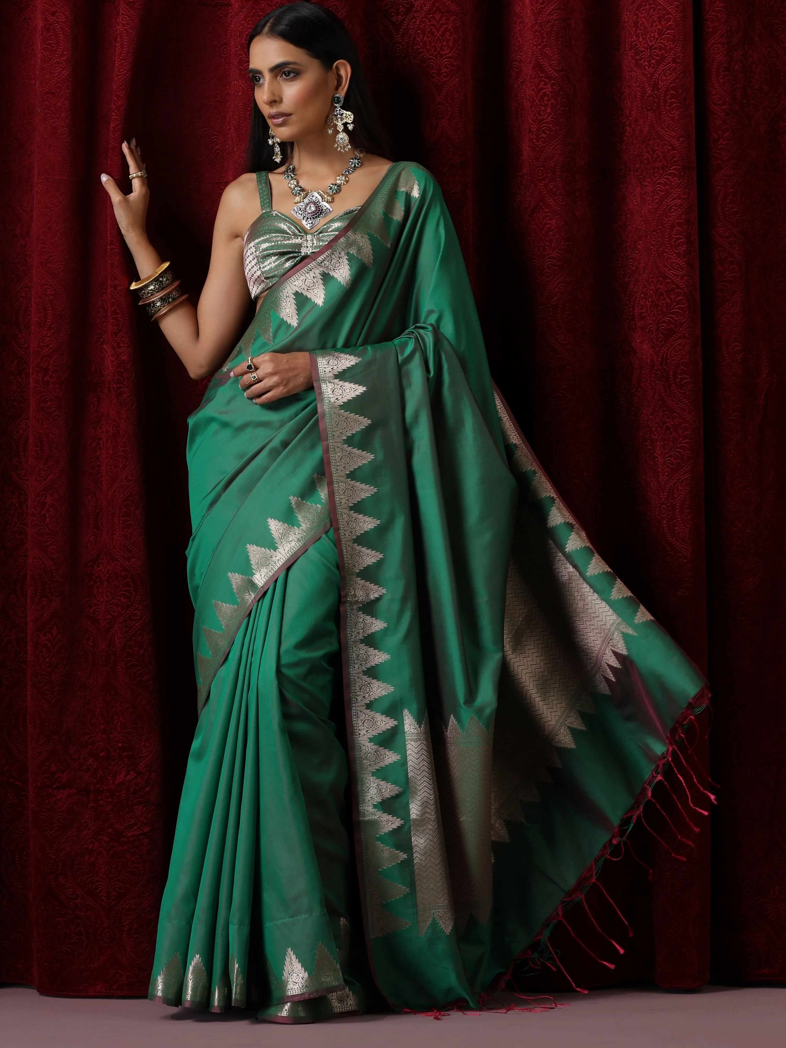 Banaras Green Temple Mul Mul Cotton Silk Saree with Blouse Fabric