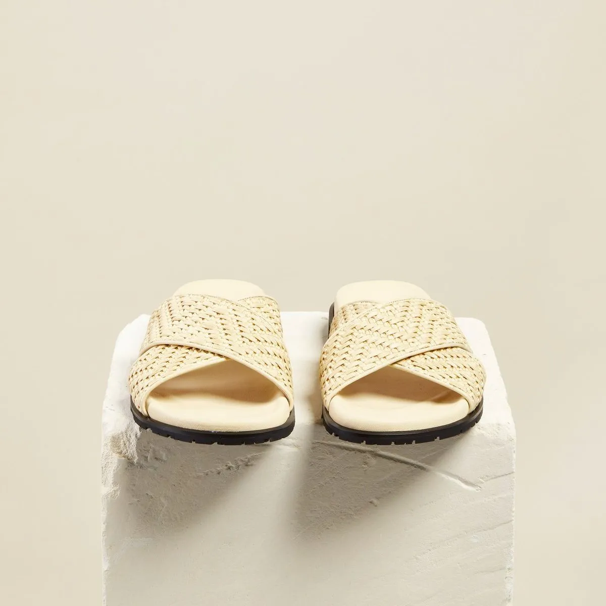 Cross Slide, Raffia