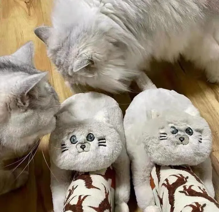 LovelyRLovely Hug Plush Warms Simulation Cat Slippers