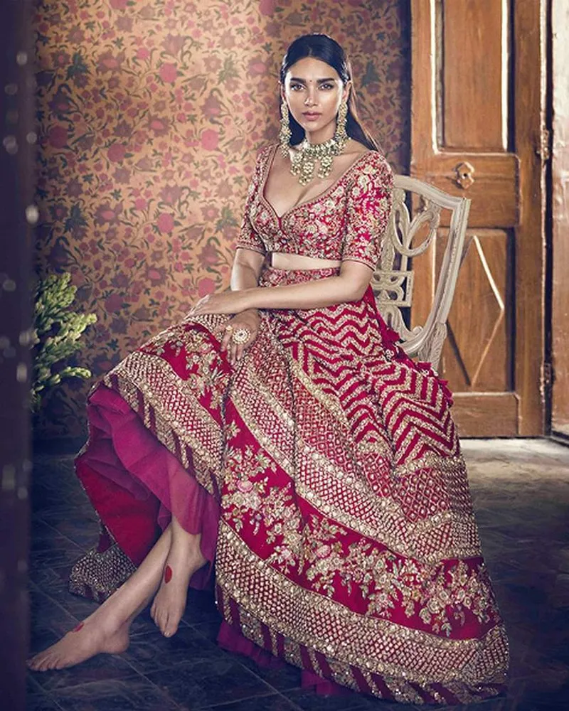 Luxurious Silk Mangeta Lehenga Set with Exquisite Embroidery