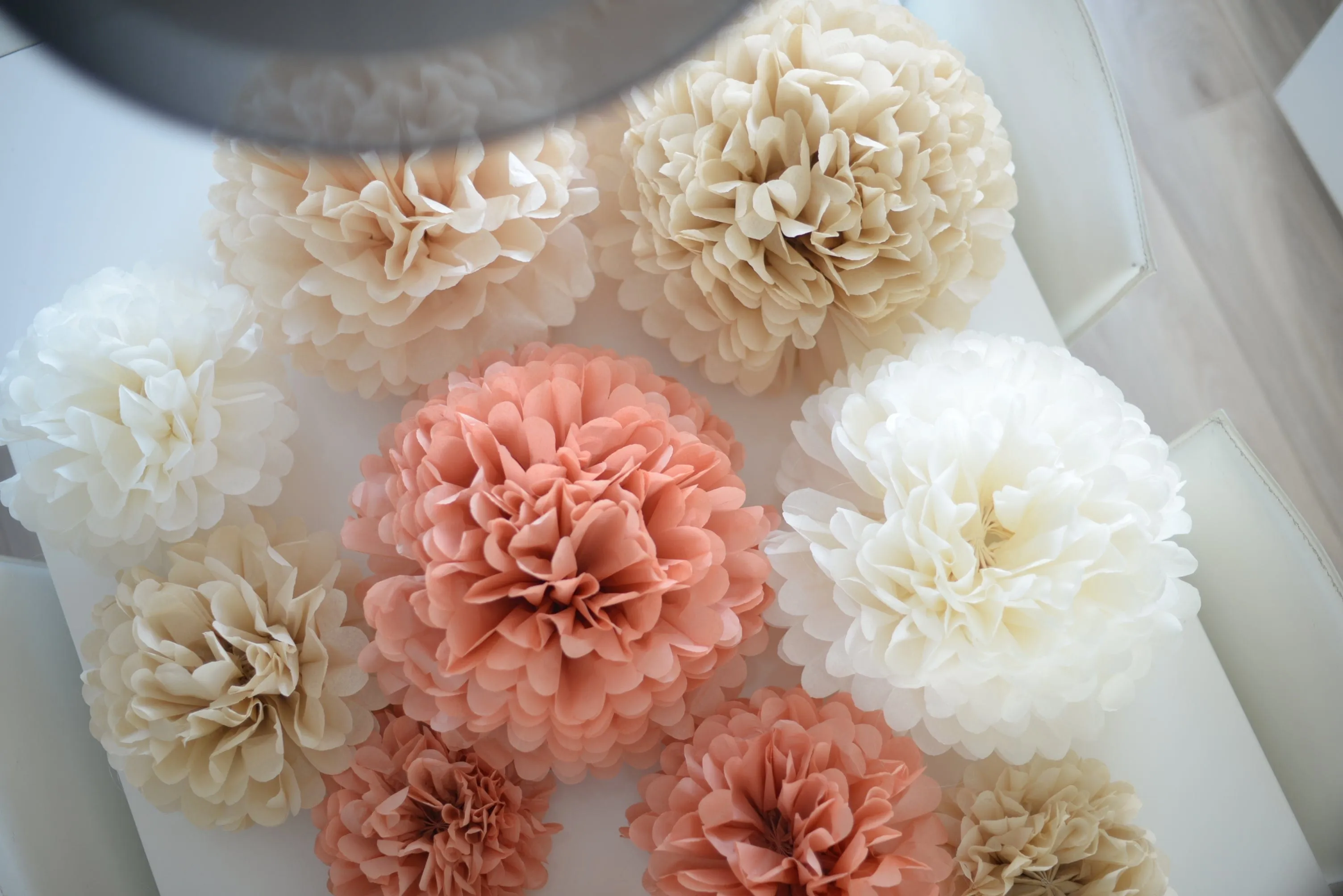 Neutral pom poms set - 15 mixed sizes party set