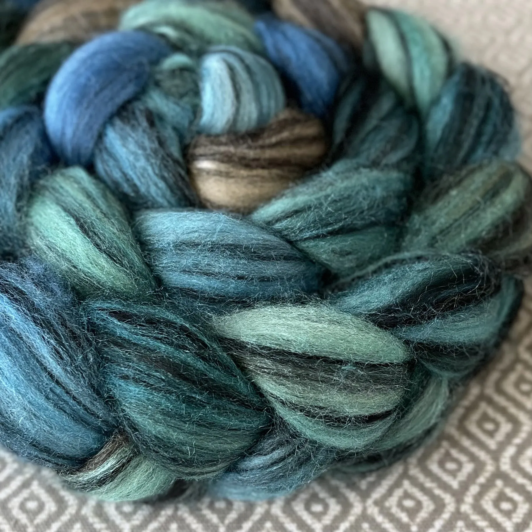 Polwarth Black Bamboo Silk Roving - Aquamarine